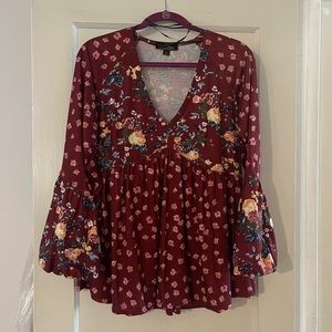 Long Sleeve Suzanne Betro Top with V Neck and Fun Sleeves Size Medium